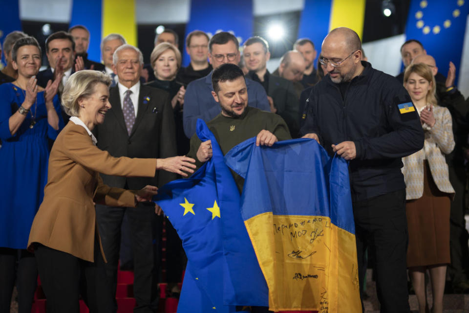 Ukrainian President Volodymyr Zelensky (C) and European Commission President Ursula von der Leyen (L) pose for a photo with Ukrainian and European Union flags after a meeting in Kyiv on Feb. 2, 2023. (Ukrainian Presidency/Handout/Anadolu Agency via Getty Images)