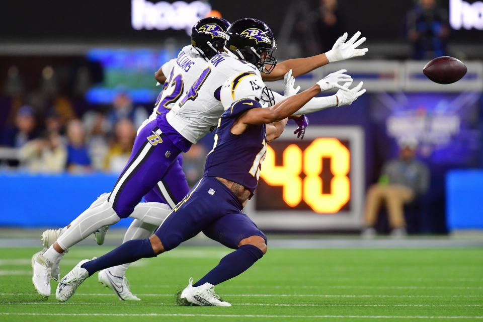 Nov 26, 2023; Inglewood, California, USA; Baltimore Ravens safety <a class="link " href="https://sports.yahoo.com/nfl/players/33969" data-i13n="sec:content-canvas;subsec:anchor_text;elm:context_link" data-ylk="slk:Kyle Hamilton;sec:content-canvas;subsec:anchor_text;elm:context_link;itc:0">Kyle Hamilton</a> (14) and safety <a class="link " href="https://sports.yahoo.com/nfl/players/30155" data-i13n="sec:content-canvas;subsec:anchor_text;elm:context_link" data-ylk="slk:Marcus Williams;sec:content-canvas;subsec:anchor_text;elm:context_link;itc:0">Marcus Williams</a> (32) block a pass intended for Los Angeles Chargers wide receiver <a class="link " href="https://sports.yahoo.com/nfl/players/32201" data-i13n="sec:content-canvas;subsec:anchor_text;elm:context_link" data-ylk="slk:Jalen Guyton;sec:content-canvas;subsec:anchor_text;elm:context_link;itc:0">Jalen Guyton</a> (15) during the first half at SoFi Stadium. Mandatory Credit: Gary A. Vasquez-USA TODAY Sports