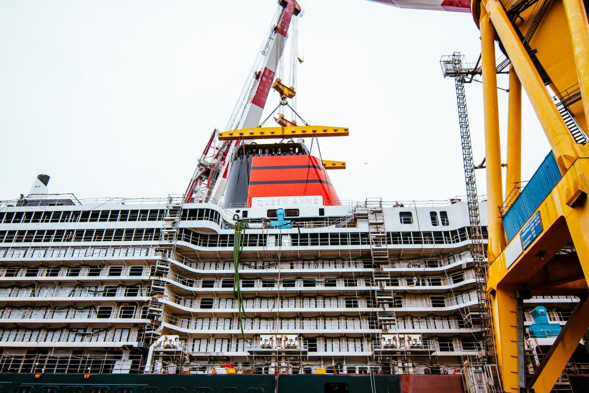 The funnel being lifted onto Queen Anne <i>(Image: Cunard)</i>