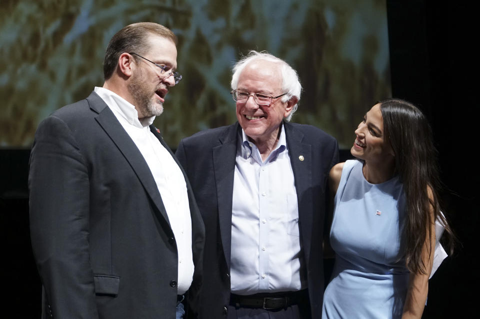 Kansas congressional candidate James Thompson with Sen. Bernie Sanders (I-Vt.) and Alexandria Ocasio-Cortez, a Democratic congressional candidate from New York, at a rally in Wichita, Kansas, on Friday. (Photo: Jaime Green/The Wichita Eagle via AP)