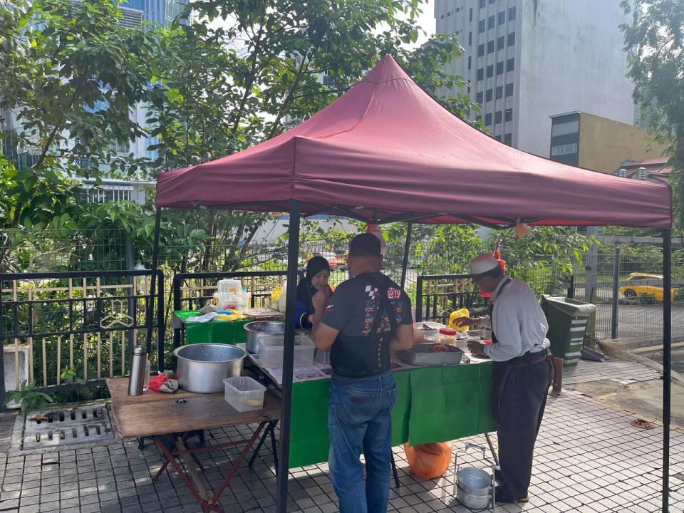 Nasi kerabu mek - stall entrance