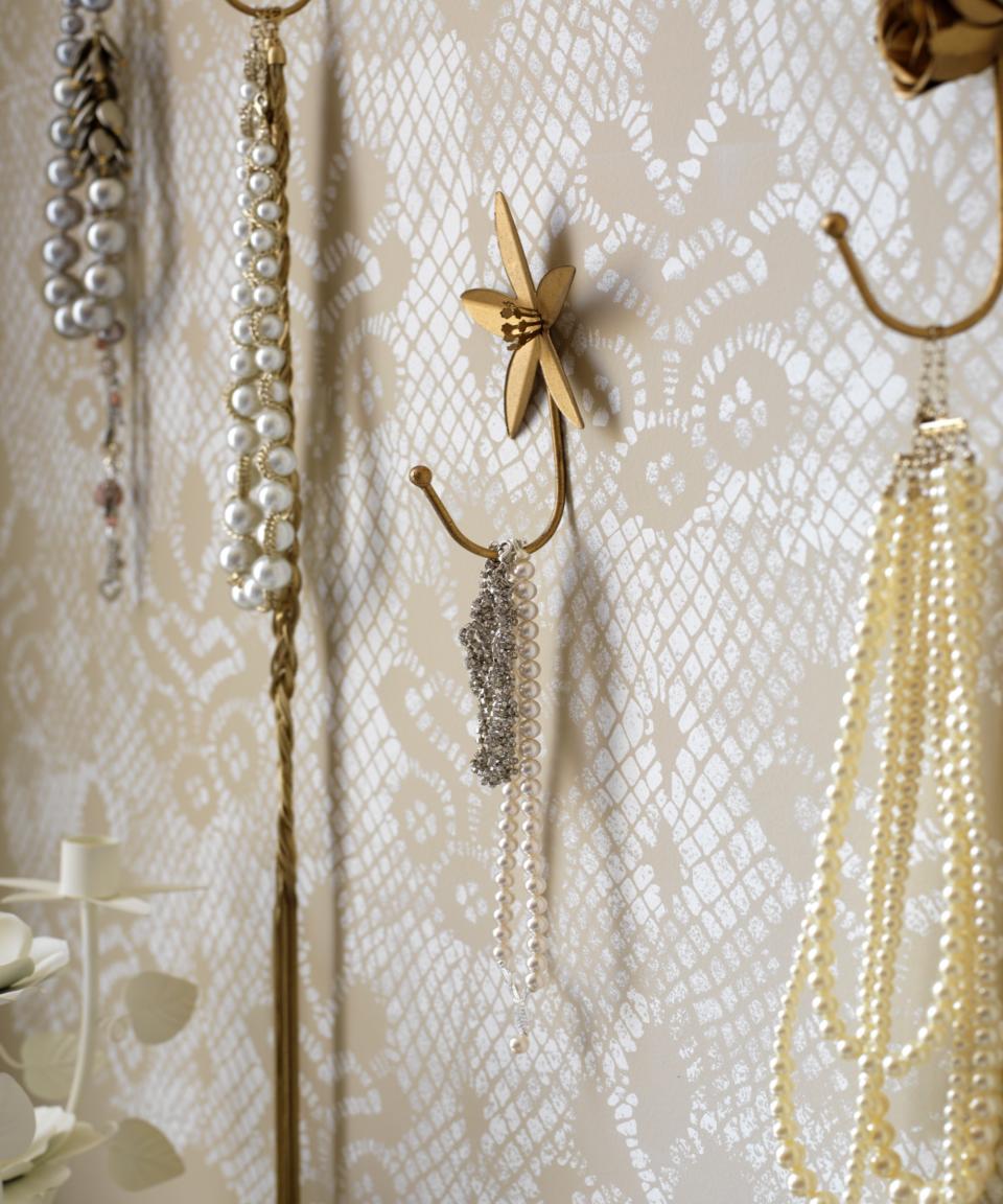 Organize jewelry