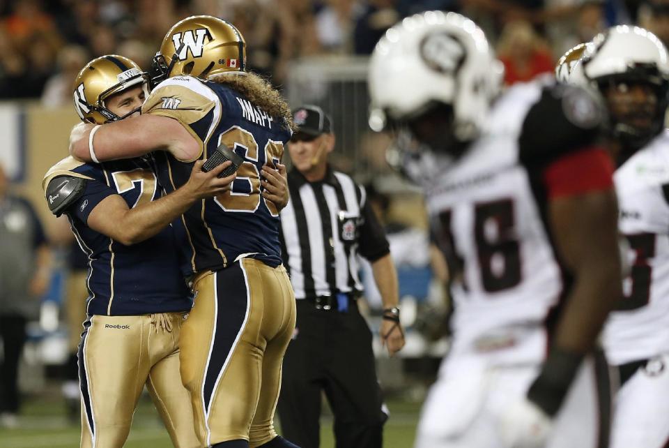 The Blue Bombers celebrate another early-season win. (The Canadian Press)