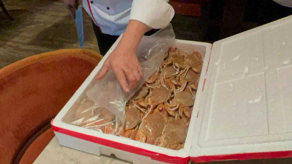六福萬怡酒店「敘日全日」餐廳扁蟹檢出重金屬鎘超標。台北市衛生局提供