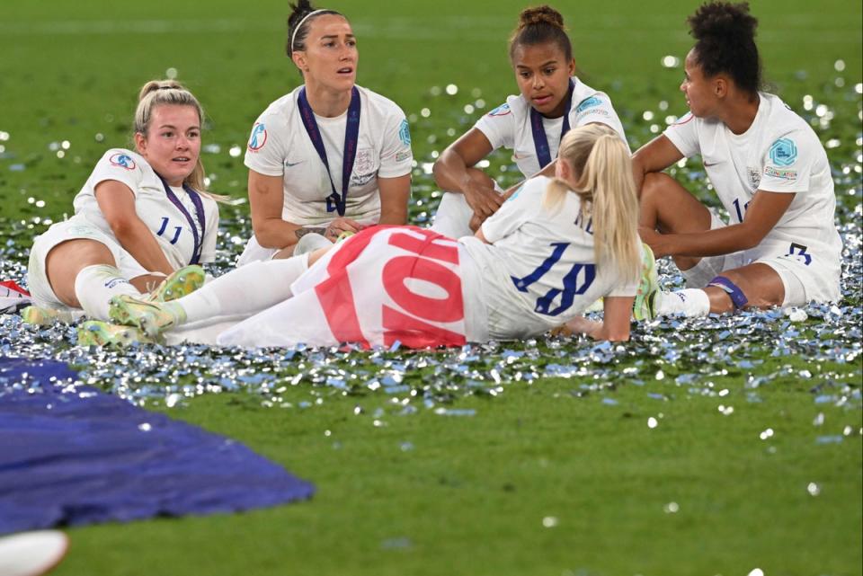 England's players talk on the pitch as they celebrate after their win in the UEFA Women's Euro 2022 final football match between England and Germany at the Wembley stadium (AFP via Getty Images)