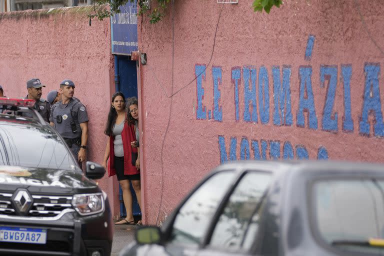 Brasil; escuela; maestra apuñalada; mundo