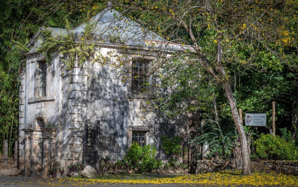 Pinto Pottery, a ceramic studio, exhibition gallery and workshop by David Pinto on the Good Hope Estate Plantation