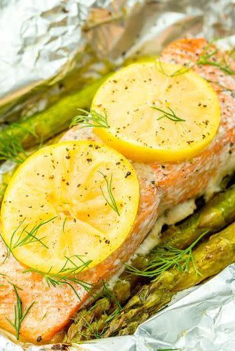 Grilled Salmon with Lemony Asparagus r