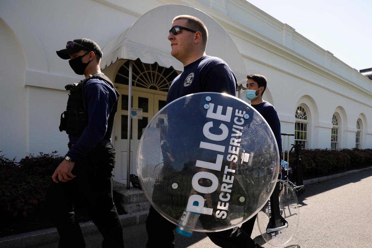 epa09148184 Members of US Secret Service carry riot shields on a driveway at the White House in Washington, DC, USA, on 20 April 2021.  EPA/Yuri Gripas / POOL (EPA)