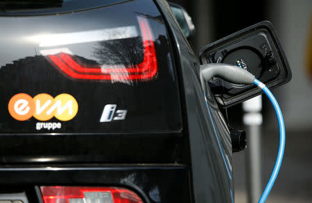 FILE PHOTO - A BMW i-3 electrical car is refueled at a power station for e-cars in the city centre of the western German city of Koblenz,IN, Germany in this March 1, 2016 file photo. REUTERS/Wolfgang Rattay/File Photo