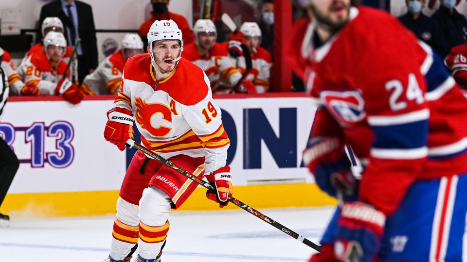 MONTREAL, QC - JANUARY 28: Calgary Flames left wing Matthew Tkachuk (19) tracks the play on his left during the Calgary Flames versus the Montreal Canadiens game on January 28, 2021, at Bell Centre in Montreal, QC (Photo by David Kirouac/Icon Sportswire via Getty Images)
