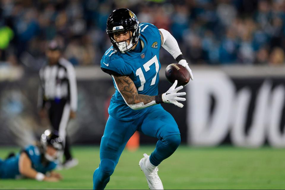 Jacksonville Jaguars tight end Evan Engram (17) rushes for yards during the second quarter of an NFL football regular season matchup AFC South division title game Saturday, Jan. 7, 2023 at TIAA Bank Field in Jacksonville. The Jacksonville Jaguars held off the Tennessee Titans 20-16. [Corey Perrine/Florida Times-Union]