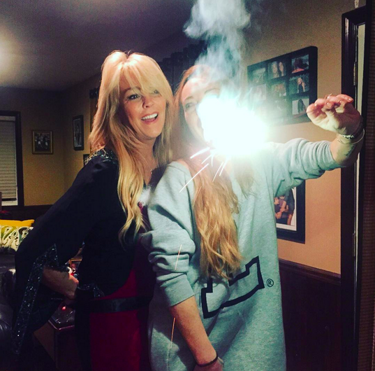 Lindsay Lohan and her mother enjoyed some Christmas sparkle