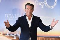 Pierce Brosnan eroberte zuerst als "Remington Steele" die TV-Bildschirme, später als James Bond die Kinosäle. Vor seiner Schauspielkarriere ließ er sich zum Werbegrafiker ausbilden und war als Freelancer tätig. Inzwischen ist er zu seinen Wurzeln zurückgekehrt: Wer einen echten Brosnan haben will, kann über seine Homepage einige Illustrationen kaufen. (Bild: Pascal Le Segretain/Getty Images)