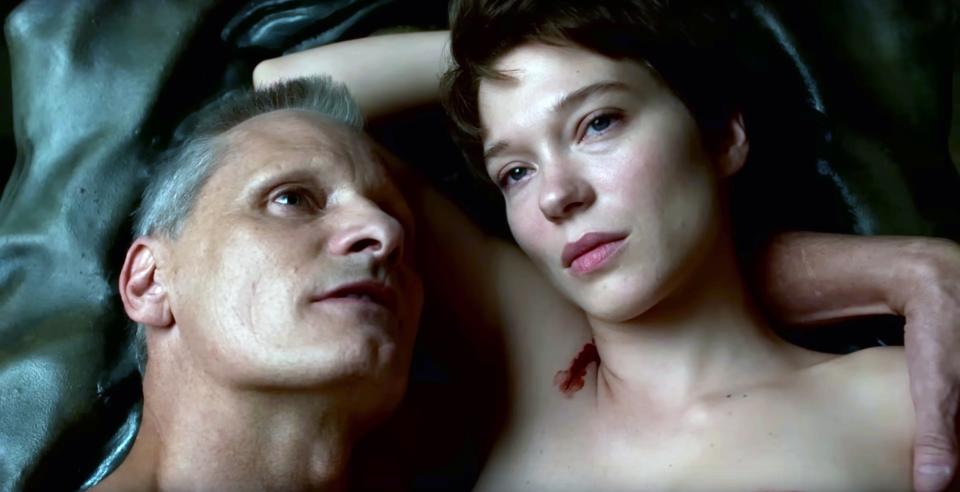 CRIMES OF THE FUTURE, from left: Viggo Mortensen, Lea Seydoux, 2022. © Neon / Courtesy Everett Collection