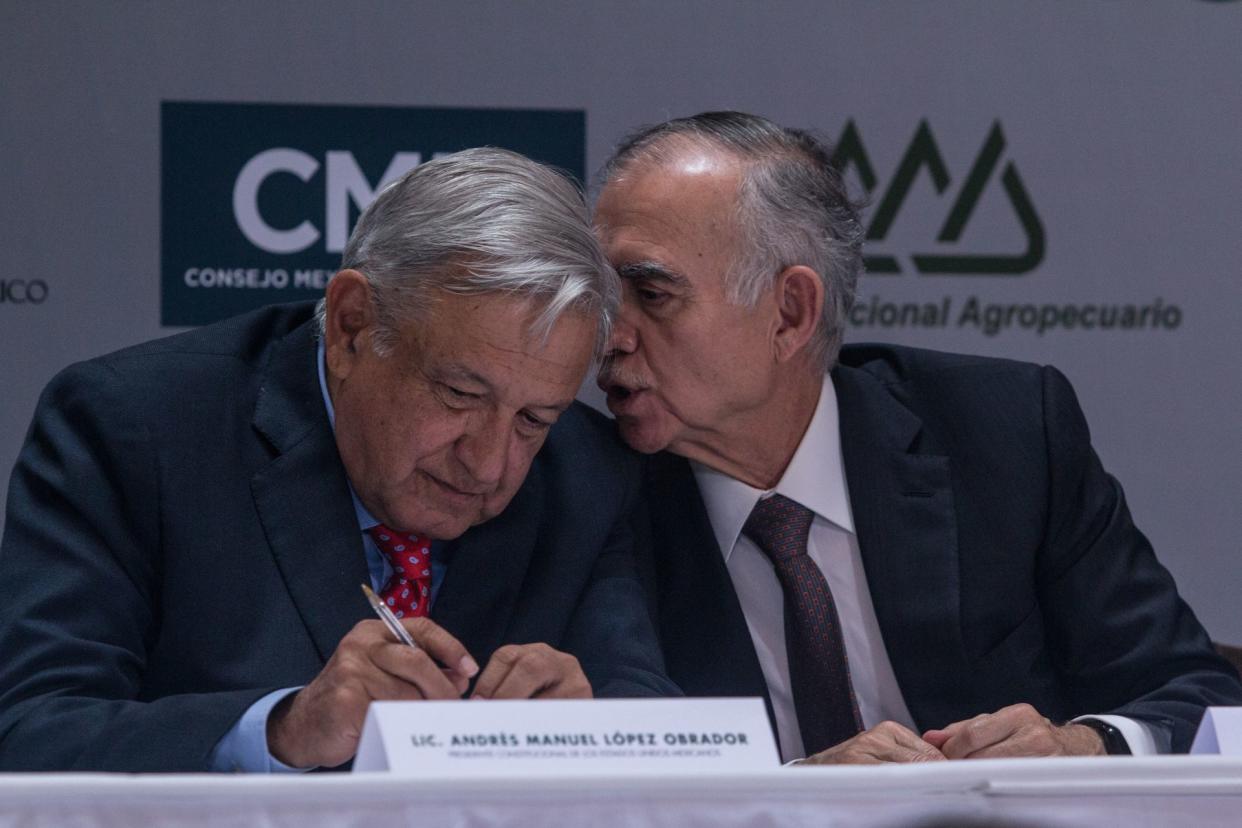 Andrés Manuel López Obrador, presidente de México y Alfonso Romo Garza, Jefe de la Oficina de la Presidencia. FOTO: PRESIDENCIA /CUARTOSCURO.COM