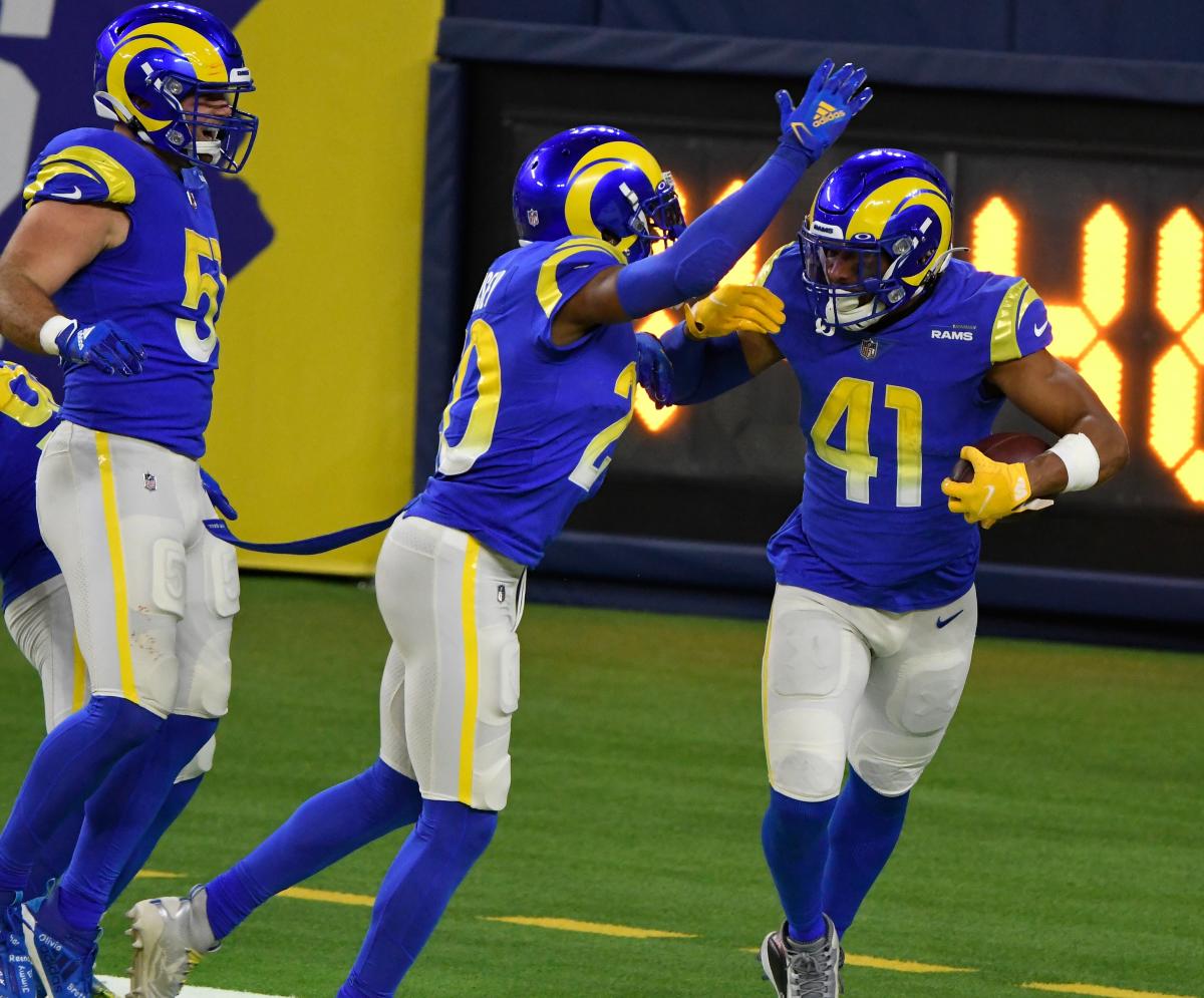 Los Angeles Rams unveil new jersey ahead of NFL season