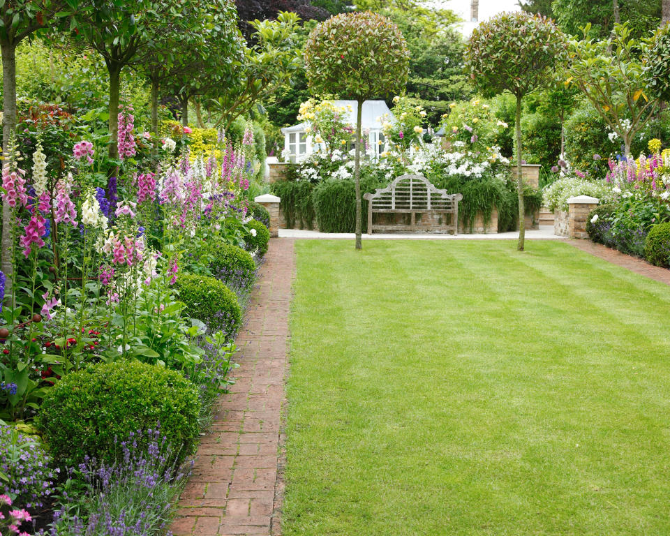 6. Choose clipped hedges and topiary