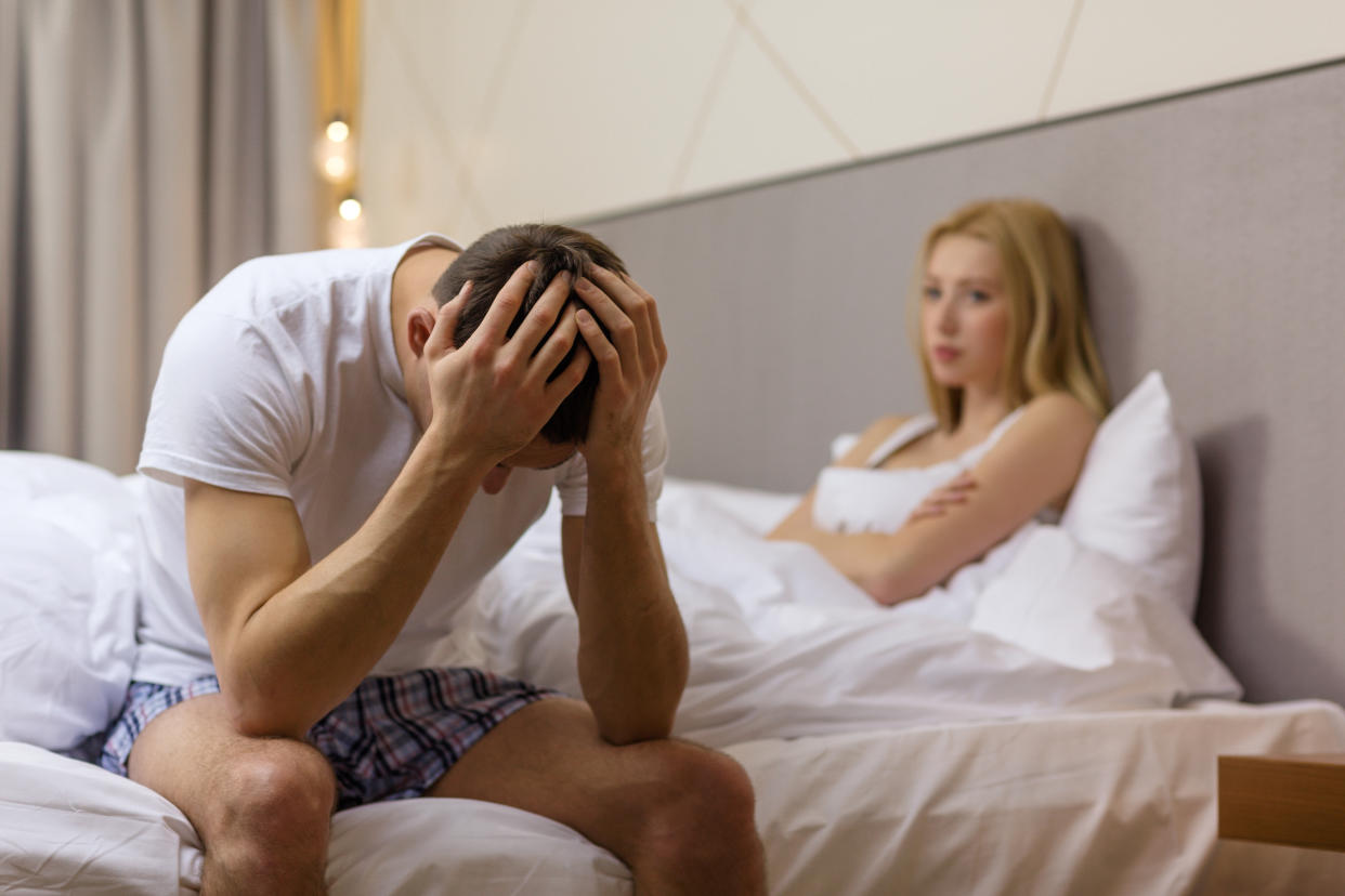 Sexualkopfschmerzen können stetig oder plötzlich auftreten