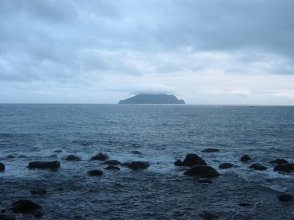 遠眺龜山島。（中華旅行社提供）