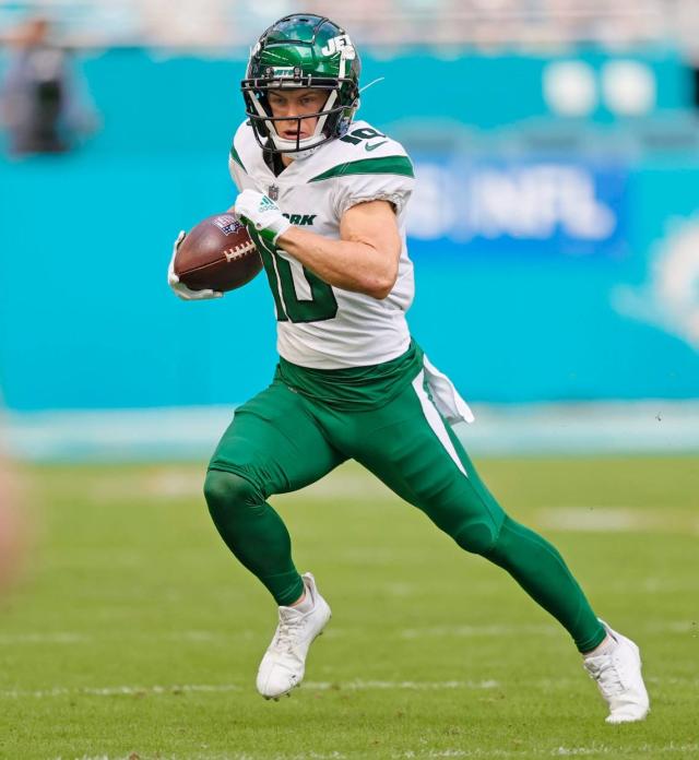 Former Jets Braxton Berrios and Dan Feeney sign with Dolphins: source