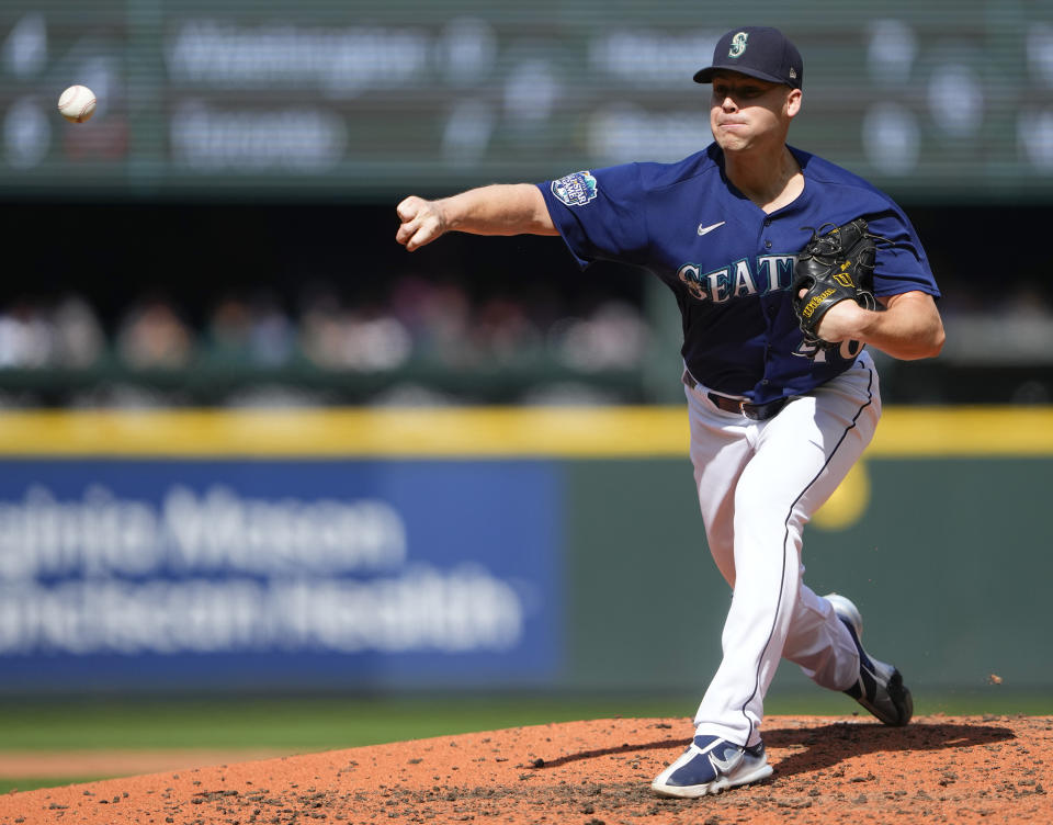 FILE - Seattle Mariners relief pitcher Justin Topa throws to an Oakland Athletics batter during the seventh inning of a baseball game Aug. 30, 2023, in Seattle. The Mariners have acquired second baseman Jorge Polanco from the Minnesota Twins, Monday, Jan. 29, 2024, for pitchers Anthony DeSclafani and Topa, two minor leaguers and cash.(AP Photo/Lindsey Wasson, File)