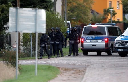 Police officers gather in Wiedersdorf