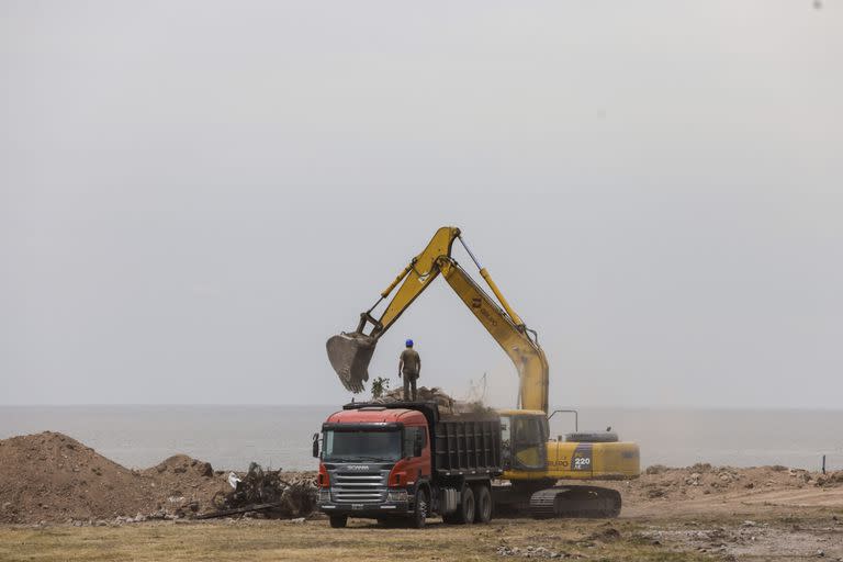 Meses atrás empezó la demolición del ex golf de Costa Salguero