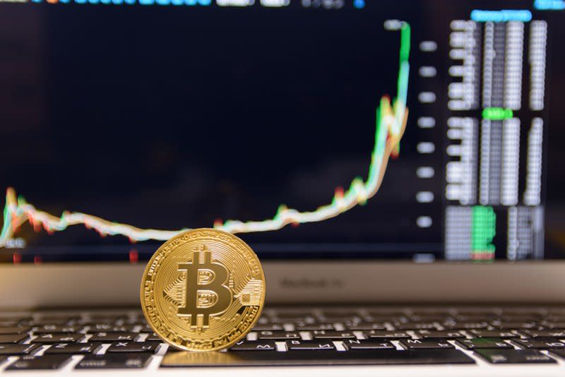 A new all-time high is on the horizon for bitcoin, according to Tom Lee. | Source: Shutterstock