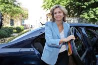 <p>La ministre de l'Enseignement supérieur et de la Recherche, Valérie Pécresse arrive le 31 mai 2007 à son ministère à Paris, avant de recevoir "l'ensemble des représentants de la communauté universitaire", dans le cadre des concertations sur la réforme de l'Enseignement supérieur. "A cette occasion, la ministre va définir le périmètre, les outils et la méthode de concertation de la réforme de l'Enseignement supérieur dont la première étape sera l'adoption de la loi sur l'autonomie des universités lors de la session parlementaire" extraordinaire de cet été. </p>