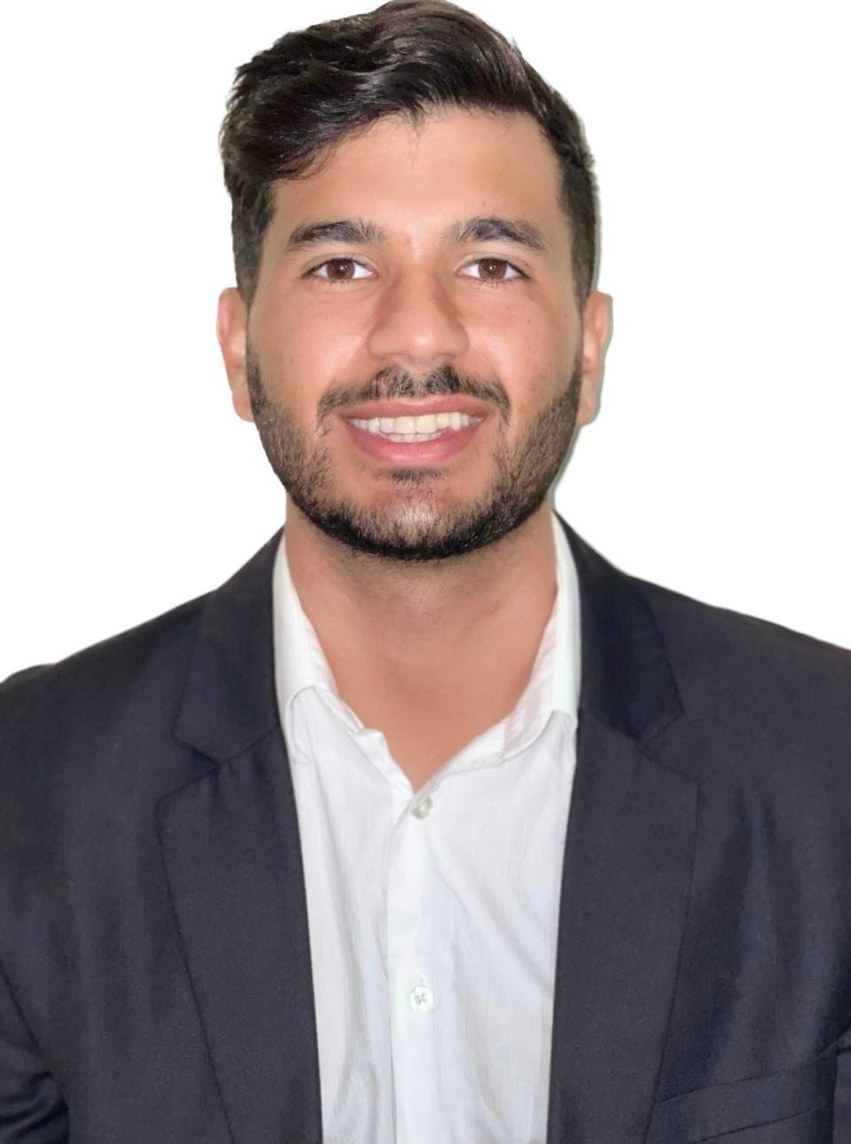 Javier Salgueiro, estudiante de último año de la FIU, realizó el curso gratuito de introducción a la ingeniería de software de CodePath y trabajará en American Express como ingeniero de software cuando se gradúe.