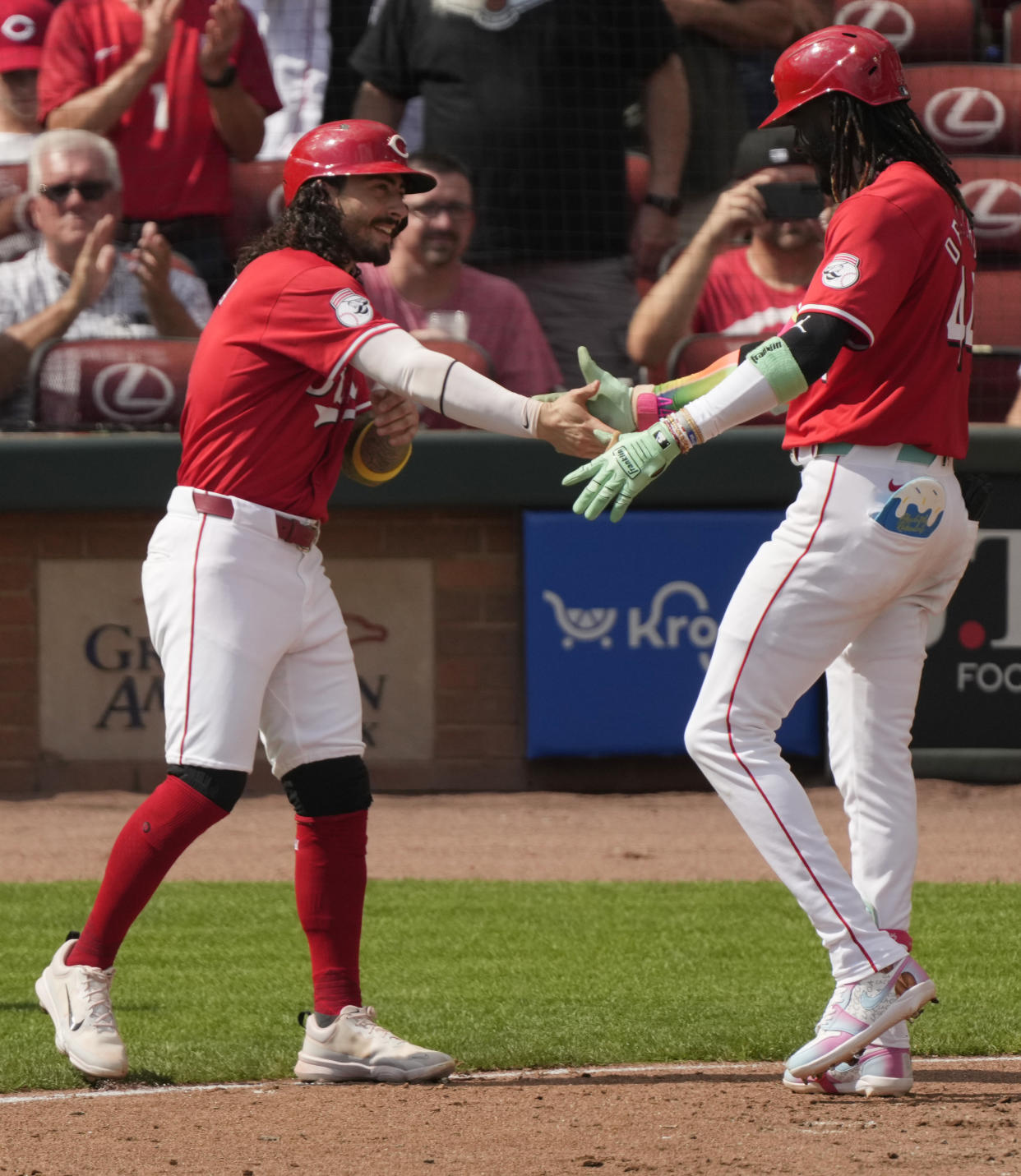 Cincinnati Reds' Elly De La Cruz, right, celebrates after his three-run home run with Jonathan India, left, during the fourth inning of a baseball game against the Pittsburgh Pirates, Saturday, Sept. 21, 2024, in Cincinnati. (AP Photo/Carolyn Kaster)