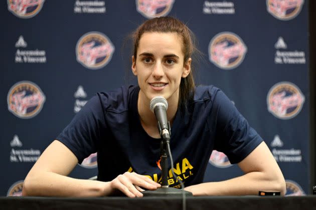 Caitlin Clark: “Nobody Gives Me Advice In Game. I Wish.” - Yahoo Sports