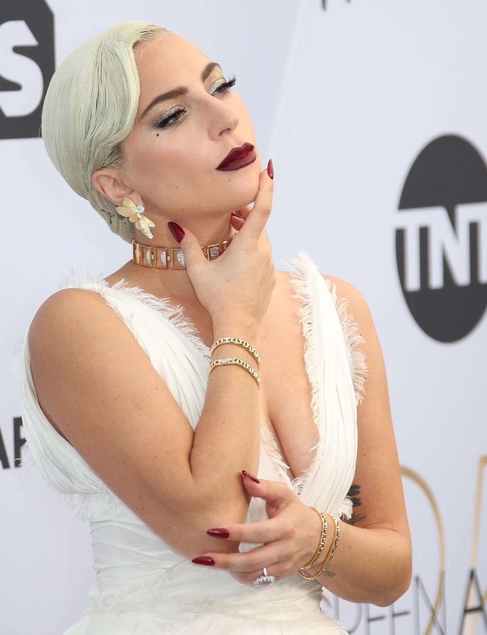 When she mimicked 
 The Thinker on the Screen Actors Guild Awards red carpet (January 27)