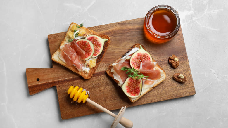 Prosciutto on toast with figs