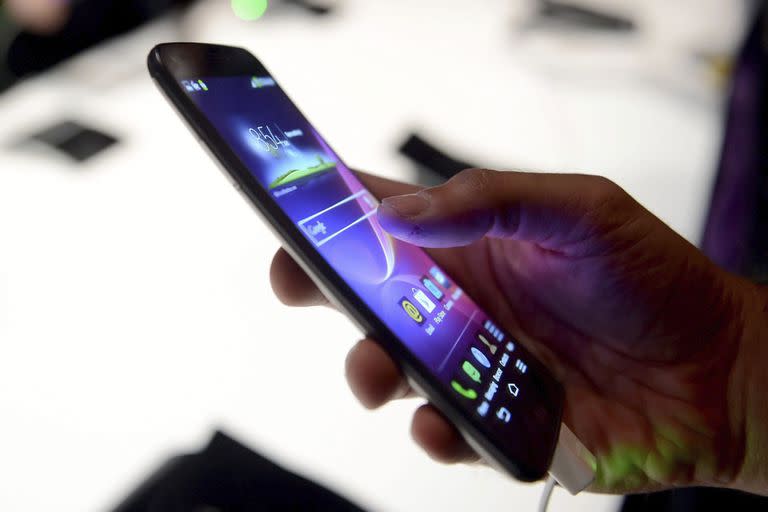 El LG G Flex tuvo su debut público en la feria CES, con su amplia pantalla curva de 6 pulgadas