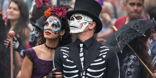 Cómo James Bond trajo el popular desfile de Día de Muertos a la CDMX