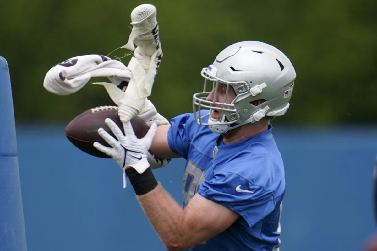 Lions make 3 roster cuts, trim 2 TEs