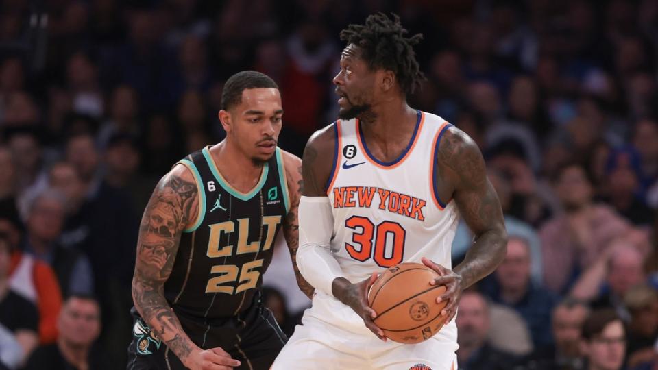 New York Knicks forward Julius Randle looks to pass against Charlotte Hornets.