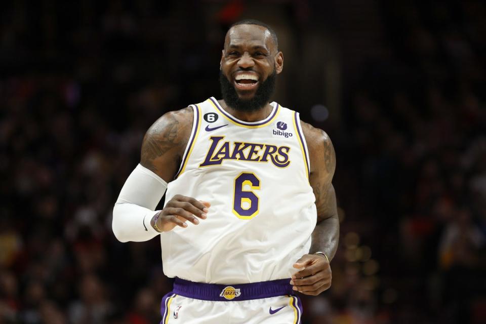 NBA Twitter reacts to Lakers’ 25-point comeback in Portland: ‘This is the win that turns around their season’ - Yahoo Sports
