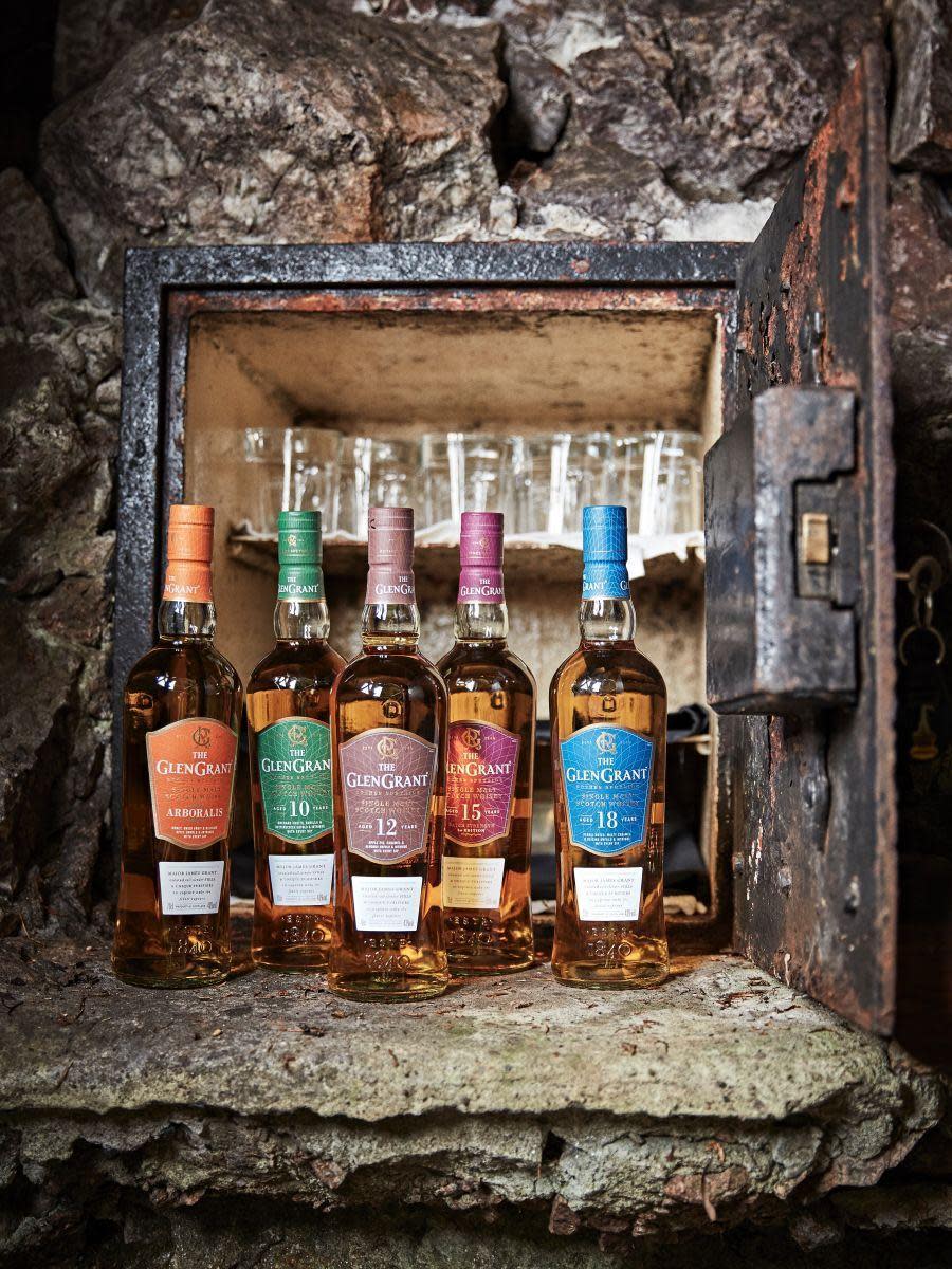 格蘭冠過往的核心酒款，以10年、12年、15年和18年，以及無年分的Arboralis「輕雪莉」單一麥芽威士忌為主，如今才終於有21年加入陣容。