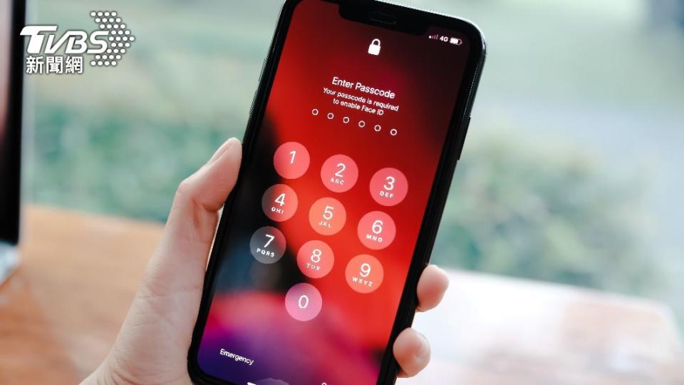 「遭竊裝置防護」新功能讓小偷就算知道解鎖密碼，也無法更改Apple ID與手機設定。（示意圖／shutterstock達志影像）