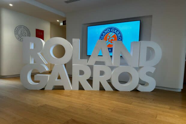 Le sponsoring pèse près du quart des recettes du tournoi de Roland-Garros.