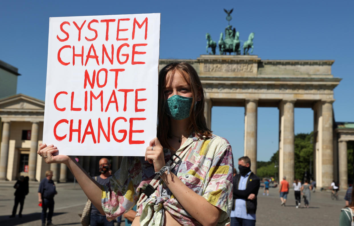 Demonstranten protestieren gegen die geplanten Hilfen für die Autoindustrie. (Bild: REUTERS/Fabrizio Bensch)