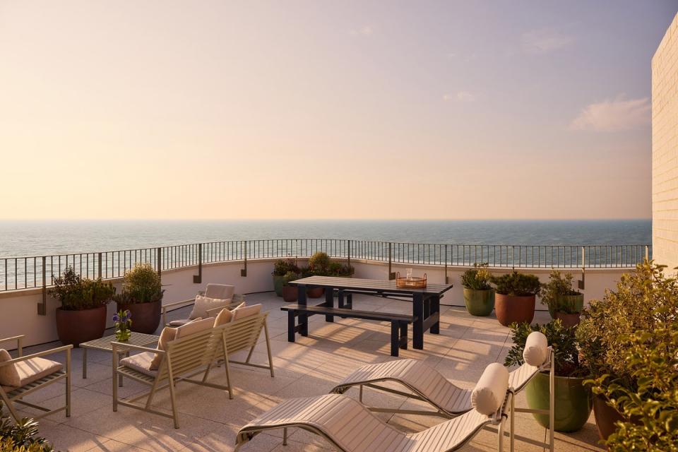 The penthouses have an array of outdoor terraces, balconies and roof gardens (Shoreline Crescent)