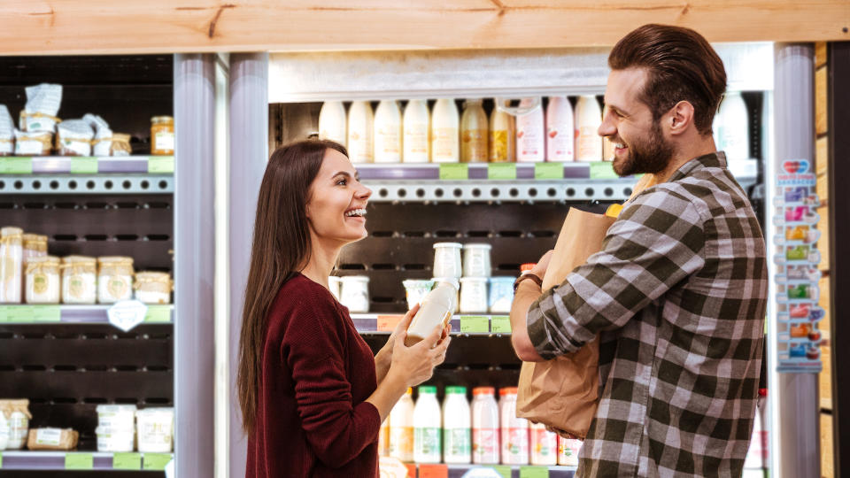 guy and girl talking in grocery store