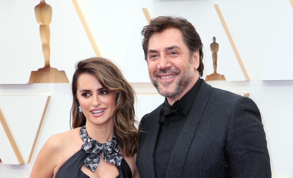 Penélope Cruz and Javier Bardem on red carpet at the Academy Awards