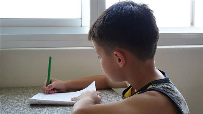 孩子寫作業太過誠實。（示意圖，非當事人／翻攝自Pixabay圖庫）