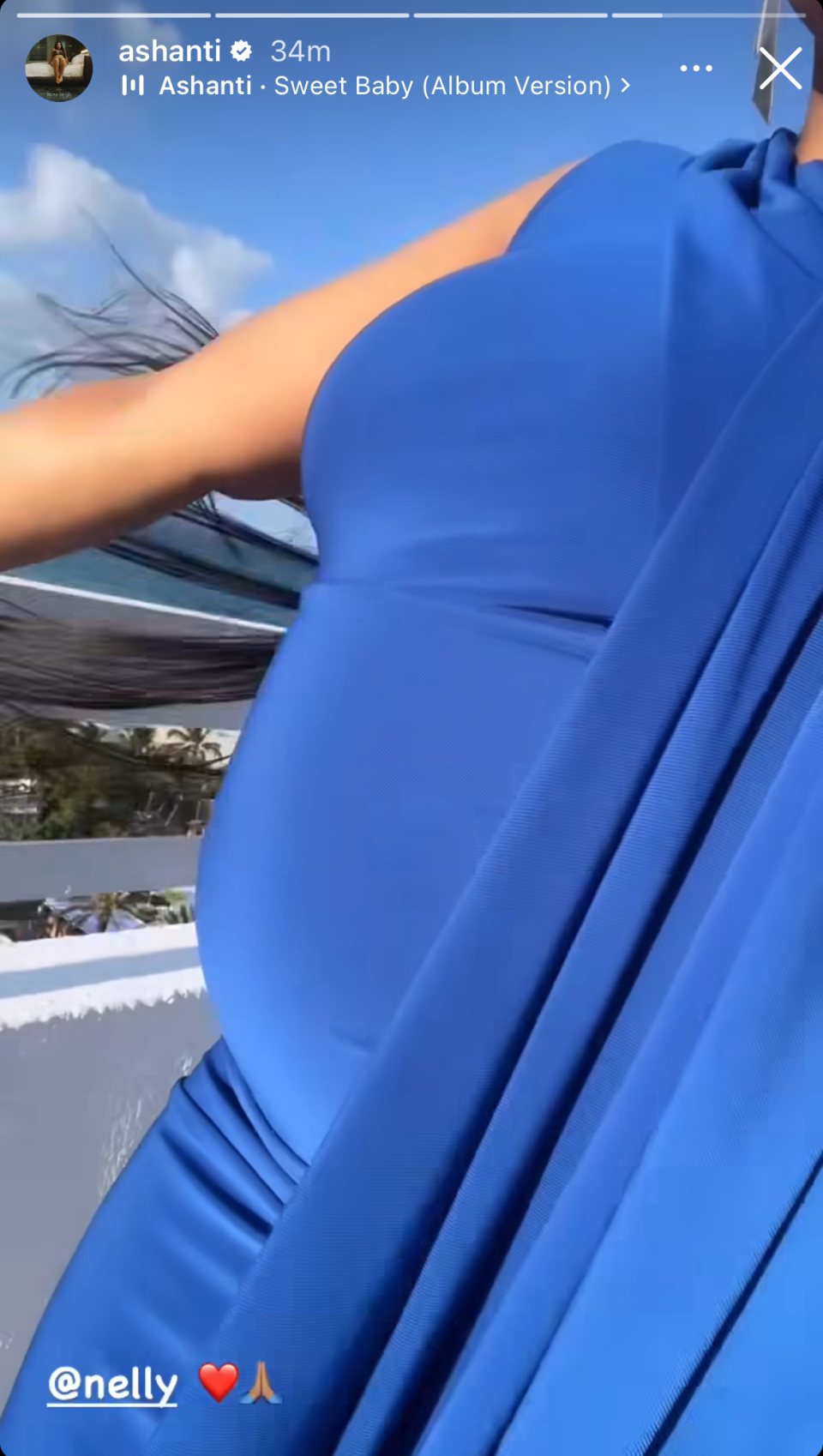 Closeup of Ashanti's baby bump