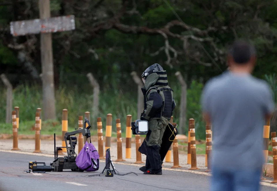 Tentativa de ataque a bomba no DF segue sendo investigado; Polícia deteve um suspeito e procura por outros - Foto: REUTERS/Adriano Machado